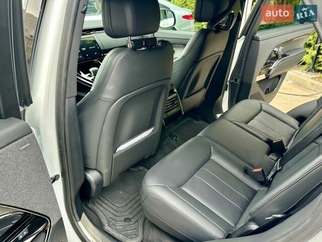 Білий Ленд Ровер Range Rover Sport, об'ємом двигуна 3 л та пробігом 4 тис. км за 132777 $, фото 41 на Automoto.ua