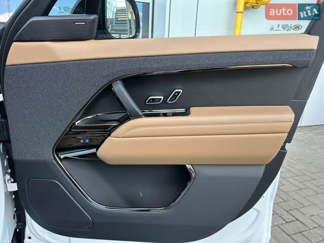 Білий Ленд Ровер Range Rover Sport, об'ємом двигуна 3 л та пробігом 8 тис. км за 126700 $, фото 29 на Automoto.ua
