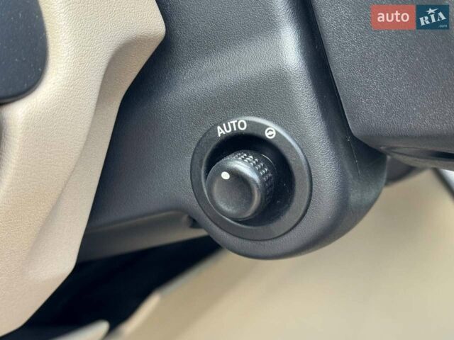 Бежевий Ленд Ровер Range Rover Sport, об'ємом двигуна 3 л та пробігом 190 тис. км за 15500 $, фото 23 на Automoto.ua