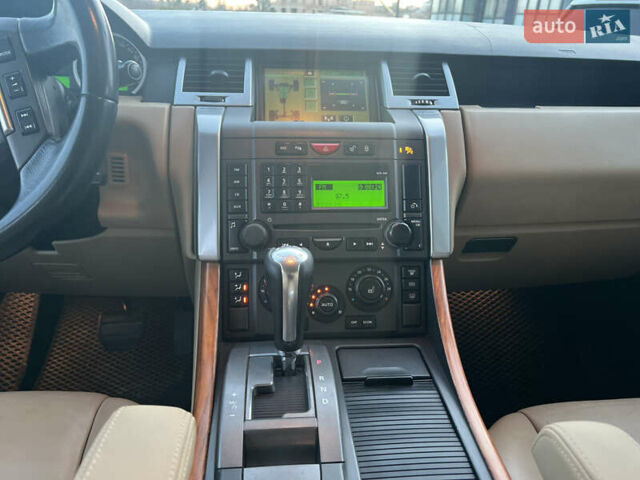 Черный Ленд Ровер Рендж Ровер Спорт, объемом двигателя 4.4 л и пробегом 322 тыс. км за 9999 $, фото 9 на Automoto.ua