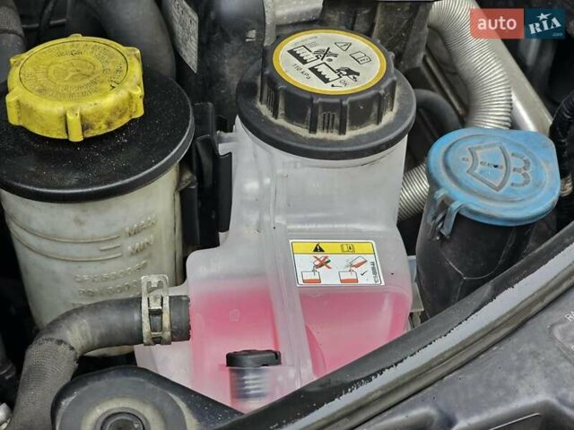 Черный Ленд Ровер Рендж Ровер Спорт, объемом двигателя 3.63 л и пробегом 300 тыс. км за 15000 $, фото 16 на Automoto.ua