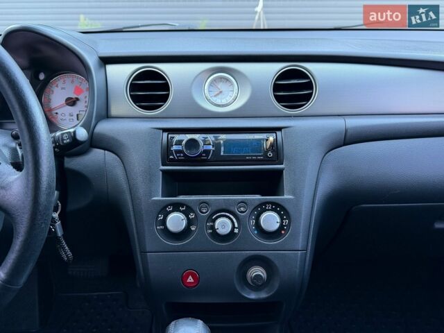 Чорний Ленд Ровер Range Rover Sport, об'ємом двигуна 5 л та пробігом 240 тис. км за 17000 $, фото 6 на Automoto.ua