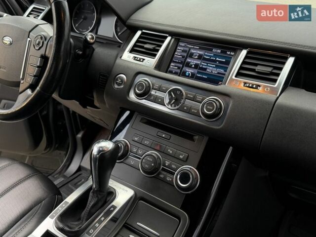 Черный Ленд Ровер Рендж Ровер Спорт, объемом двигателя 5 л и пробегом 215 тыс. км за 15500 $, фото 23 на Automoto.ua