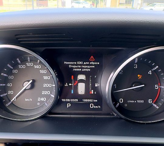 Чорний Ленд Ровер Range Rover Sport, об'ємом двигуна 3 л та пробігом 180 тис. км за 24000 $, фото 7 на Automoto.ua