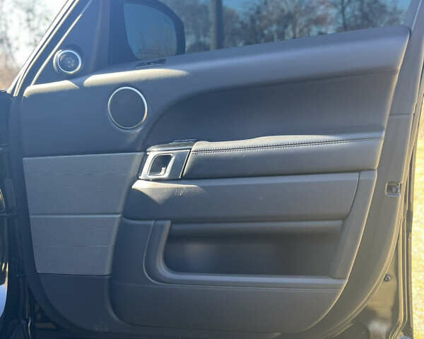 Черный Ленд Ровер Рендж Ровер Спорт, объемом двигателя 2.99 л и пробегом 120 тыс. км за 34000 $, фото 5 на Automoto.ua