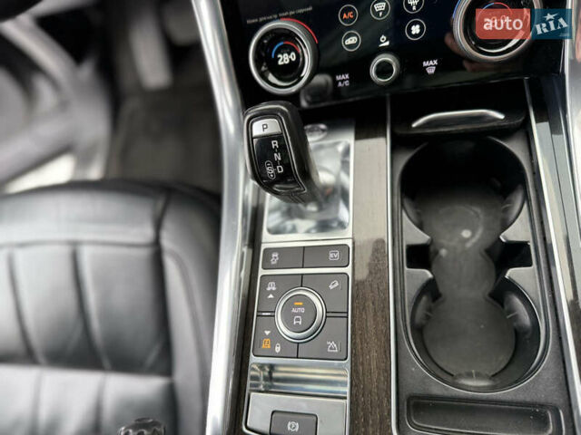 Чорний Ленд Ровер Range Rover Sport, об'ємом двигуна 2 л та пробігом 72 тис. км за 47000 $, фото 45 на Automoto.ua