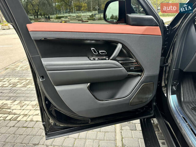 Черный Ленд Ровер Рендж Ровер Спорт, объемом двигателя 4.39 л и пробегом 11 тыс. км за 250000 $, фото 8 на Automoto.ua