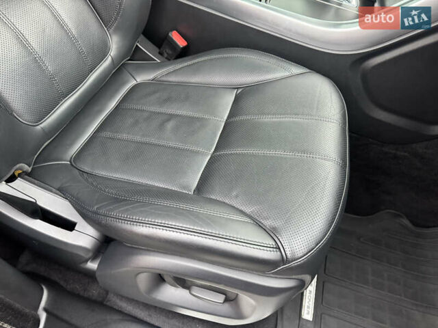 Червоний Ленд Ровер Range Rover Sport, об'ємом двигуна 3 л та пробігом 242 тис. км за 20500 $, фото 13 на Automoto.ua