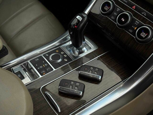Червоний Ленд Ровер Range Rover Sport, об'ємом двигуна 3 л та пробігом 191 тис. км за 20612 $, фото 7 на Automoto.ua
