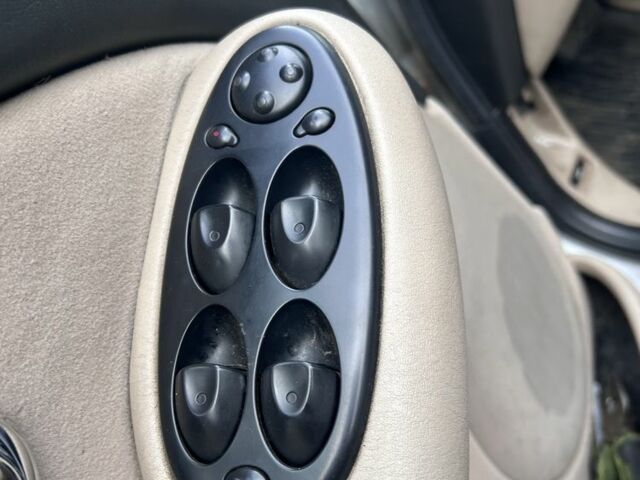 Серый Ленд Ровер Рендж Ровер Спорт, объемом двигателя 1.8 л и пробегом 250 тыс. км за 2336 $, фото 4 на Automoto.ua