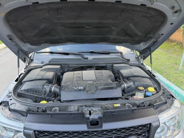 Сірий Ленд Ровер Range Rover Sport, об'ємом двигуна 5 л та пробігом 235 тис. км за 10000 $, фото 17 на Automoto.ua