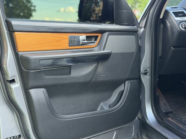 Сірий Ленд Ровер Range Rover Sport, об'ємом двигуна 5 л та пробігом 235 тис. км за 10000 $, фото 13 на Automoto.ua