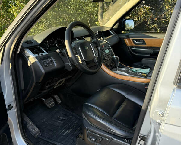 Сірий Ленд Ровер Range Rover Sport, об'ємом двигуна 4.4 л та пробігом 160 тис. км за 9200 $, фото 13 на Automoto.ua