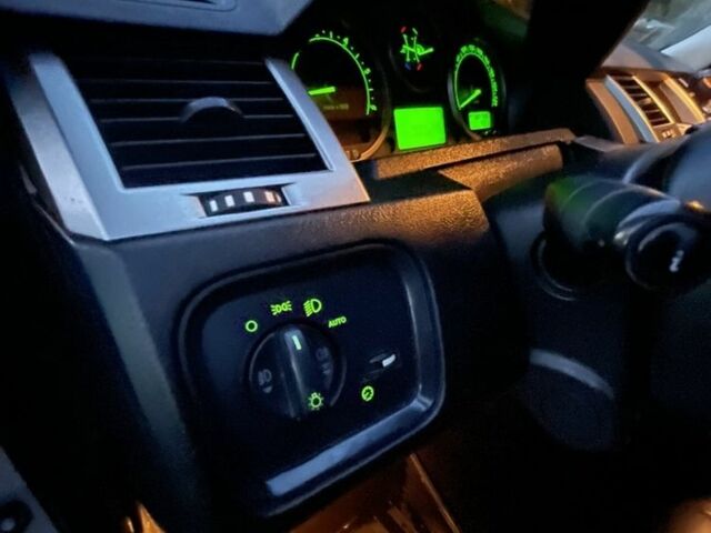 Сірий Ленд Ровер Range Rover Sport, об'ємом двигуна 2.7 л та пробігом 194 тис. км за 10500 $, фото 6 на Automoto.ua