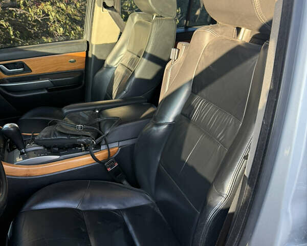 Сірий Ленд Ровер Range Rover Sport, об'ємом двигуна 4.4 л та пробігом 160 тис. км за 9999 $, фото 23 на Automoto.ua