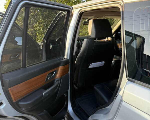 Сірий Ленд Ровер Range Rover Sport, об'ємом двигуна 4.4 л та пробігом 160 тис. км за 9999 $, фото 15 на Automoto.ua