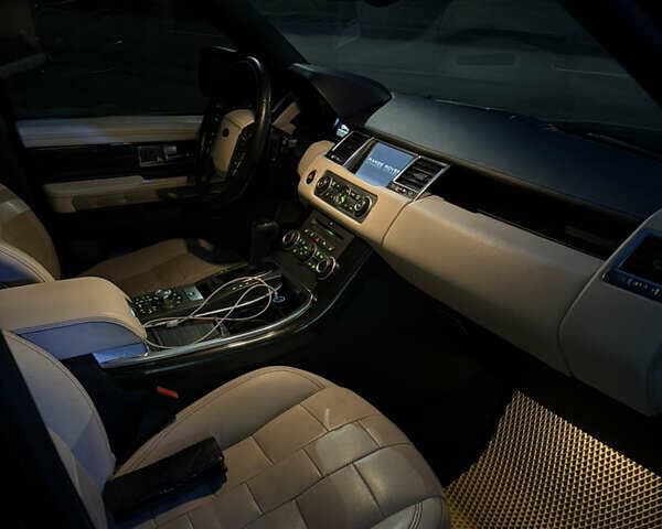 Серый Ленд Ровер Рендж Ровер Спорт, объемом двигателя 5 л и пробегом 198 тыс. км за 18000 $, фото 19 на Automoto.ua