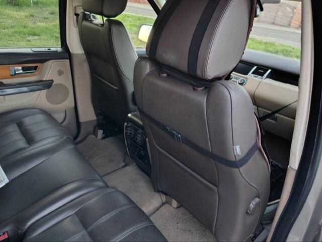 Серый Ленд Ровер Рендж Ровер Спорт, объемом двигателя 3 л и пробегом 180 тыс. км за 14000 $, фото 4 на Automoto.ua