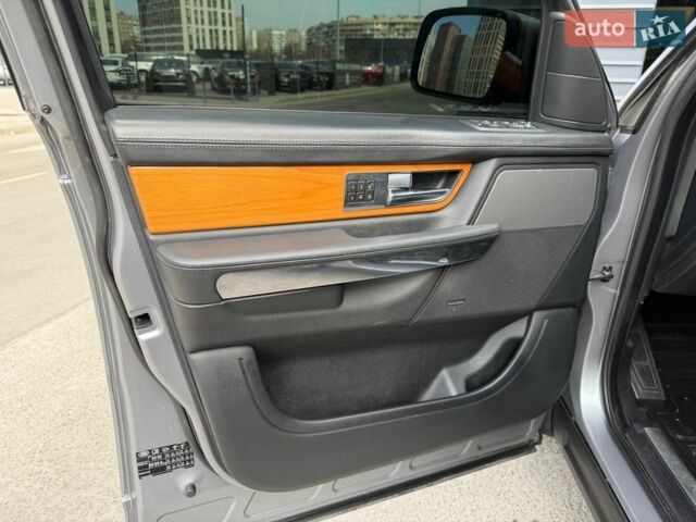 Серый Ленд Ровер Рендж Ровер Спорт, объемом двигателя 5 л и пробегом 231 тыс. км за 10850 $, фото 37 на Automoto.ua
