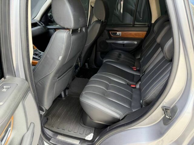 Серый Ленд Ровер Рендж Ровер Спорт, объемом двигателя 5 л и пробегом 231 тыс. км за 13000 $, фото 23 на Automoto.ua