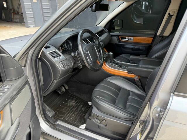 Серый Ленд Ровер Рендж Ровер Спорт, объемом двигателя 5 л и пробегом 231 тыс. км за 13000 $, фото 22 на Automoto.ua