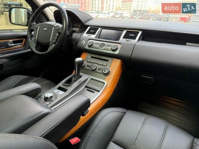 Серый Ленд Ровер Рендж Ровер Спорт, объемом двигателя 5 л и пробегом 231 тыс. км за 13700 $, фото 3 на Automoto.ua