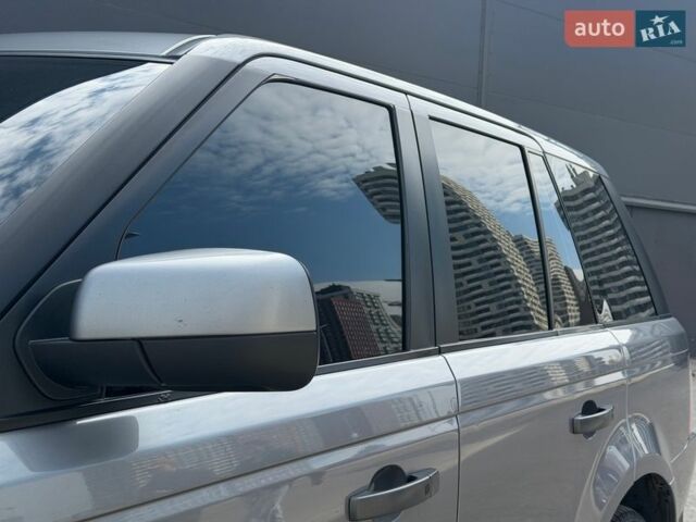 Серый Ленд Ровер Рендж Ровер Спорт, объемом двигателя 5 л и пробегом 231 тыс. км за 10850 $, фото 21 на Automoto.ua