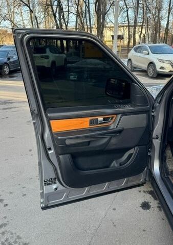 Сірий Ленд Ровер Range Rover Sport, об'ємом двигуна 5 л та пробігом 230 тис. км за 13999 $, фото 14 на Automoto.ua