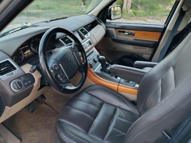 Серый Ленд Ровер Рендж Ровер Спорт, объемом двигателя 3 л и пробегом 180 тыс. км за 14000 $, фото 3 на Automoto.ua