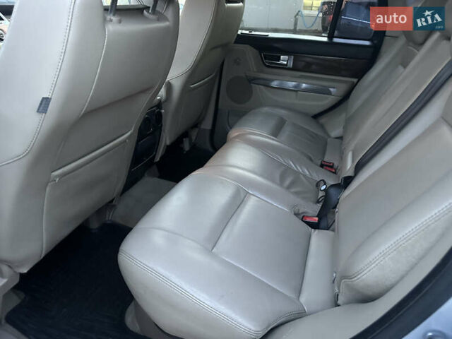 Серый Ленд Ровер Рендж Ровер Спорт, объемом двигателя 5 л и пробегом 230 тыс. км за 15000 $, фото 11 на Automoto.ua