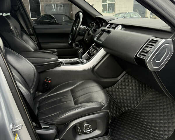 Сірий Ленд Ровер Range Rover Sport, об'ємом двигуна 3 л та пробігом 167 тис. км за 24999 $, фото 41 на Automoto.ua
