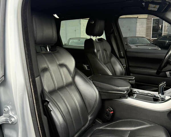Сірий Ленд Ровер Range Rover Sport, об'ємом двигуна 3 л та пробігом 167 тис. км за 24999 $, фото 43 на Automoto.ua