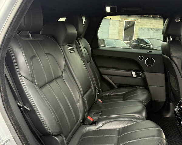 Сірий Ленд Ровер Range Rover Sport, об'ємом двигуна 3 л та пробігом 167 тис. км за 24999 $, фото 47 на Automoto.ua