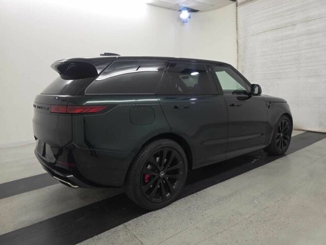 Зелений Ленд Ровер Range Rover Sport, об'ємом двигуна 3 л та пробігом 4 тис. км за 135000 $, фото 3 на Automoto.ua