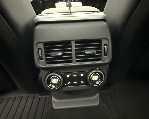 Белый Ленд Ровер Рендж Ровер Велар, объемом двигателя 2 л и пробегом 87 тыс. км за 33300 $, фото 22 на Automoto.ua