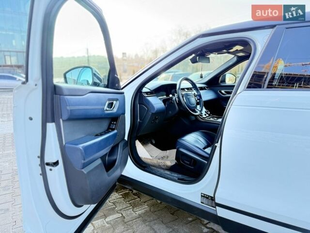 Белый Ленд Ровер Рендж Ровер Велар, объемом двигателя 2 л и пробегом 134 тыс. км за 29999 $, фото 59 на Automoto.ua