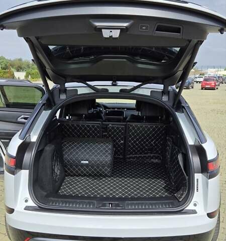 Белый Ленд Ровер Рендж Ровер Велар, объемом двигателя 3 л и пробегом 95 тыс. км за 39500 $, фото 30 на Automoto.ua