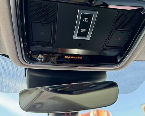 Білий Ленд Ровер Рендж Ровер Велар, об'ємом двигуна 2 л та пробігом 92 тис. км за 29900 $, фото 10 на Automoto.ua