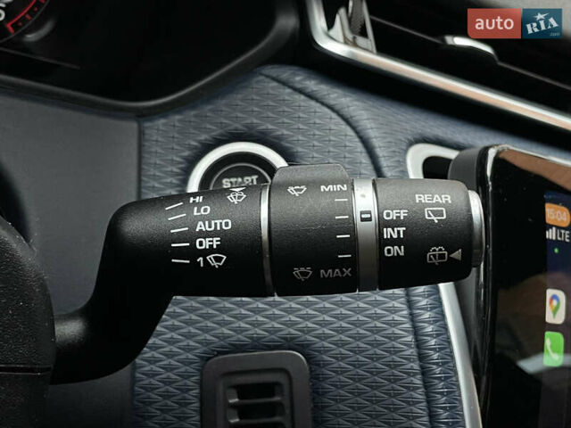 Белый Ленд Ровер Рендж Ровер Велар, объемом двигателя 2 л и пробегом 155 тыс. км за 29500 $, фото 50 на Automoto.ua