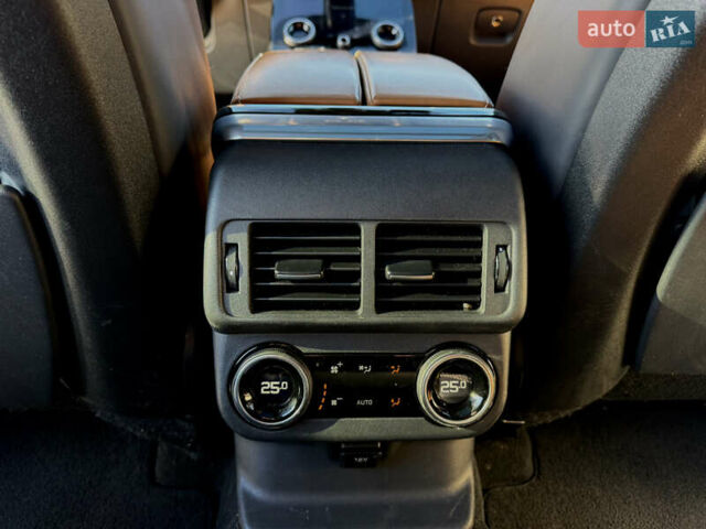 Белый Ленд Ровер Рендж Ровер Велар, объемом двигателя 2 л и пробегом 148 тыс. км за 36700 $, фото 21 на Automoto.ua