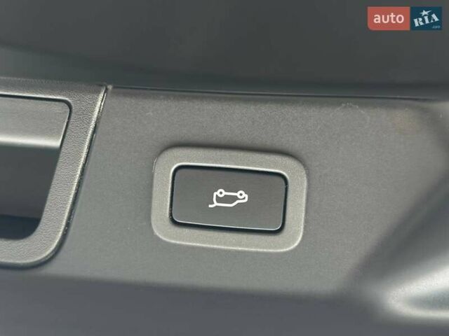 Белый Ленд Ровер Рендж Ровер Велар, объемом двигателя 2.99 л и пробегом 106 тыс. км за 43900 $, фото 30 на Automoto.ua