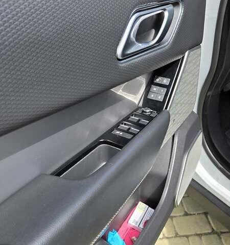 Белый Ленд Ровер Рендж Ровер Велар, объемом двигателя 3 л и пробегом 95 тыс. км за 39500 $, фото 33 на Automoto.ua