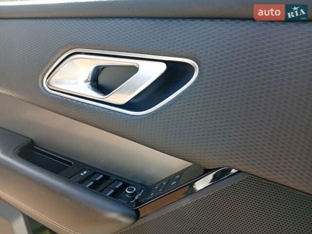 Белый Ленд Ровер Рендж Ровер Велар, объемом двигателя 2 л и пробегом 109 тыс. км за 31000 $, фото 92 на Automoto.ua