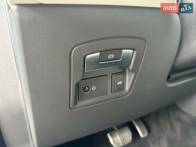 Белый Ленд Ровер Рендж Ровер Велар, объемом двигателя 2.99 л и пробегом 106 тыс. км за 43900 $, фото 16 на Automoto.ua