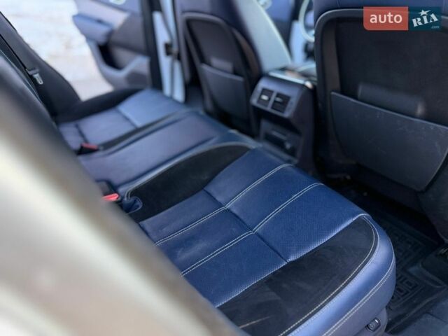 Белый Ленд Ровер Рендж Ровер Велар, объемом двигателя 2 л и пробегом 134 тыс. км за 29999 $, фото 75 на Automoto.ua