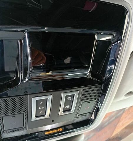 Белый Ленд Ровер Рендж Ровер Велар, объемом двигателя 2 л и пробегом 109 тыс. км за 31000 $, фото 10 на Automoto.ua