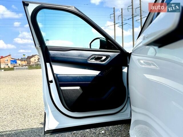 Білий Ленд Ровер Рендж Ровер Велар, об'ємом двигуна 2 л та пробігом 134 тис. км за 28999 $, фото 46 на Automoto.ua