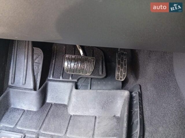 Белый Ленд Ровер Рендж Ровер Велар, объемом двигателя 2 л и пробегом 109 тыс. км за 31000 $, фото 97 на Automoto.ua