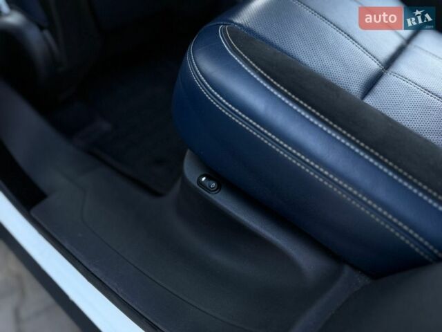 Белый Ленд Ровер Рендж Ровер Велар, объемом двигателя 2 л и пробегом 134 тыс. км за 29999 $, фото 71 на Automoto.ua