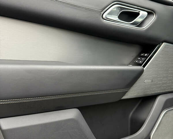 Белый Ленд Ровер Рендж Ровер Велар, объемом двигателя 2 л и пробегом 87 тыс. км за 33300 $, фото 34 на Automoto.ua